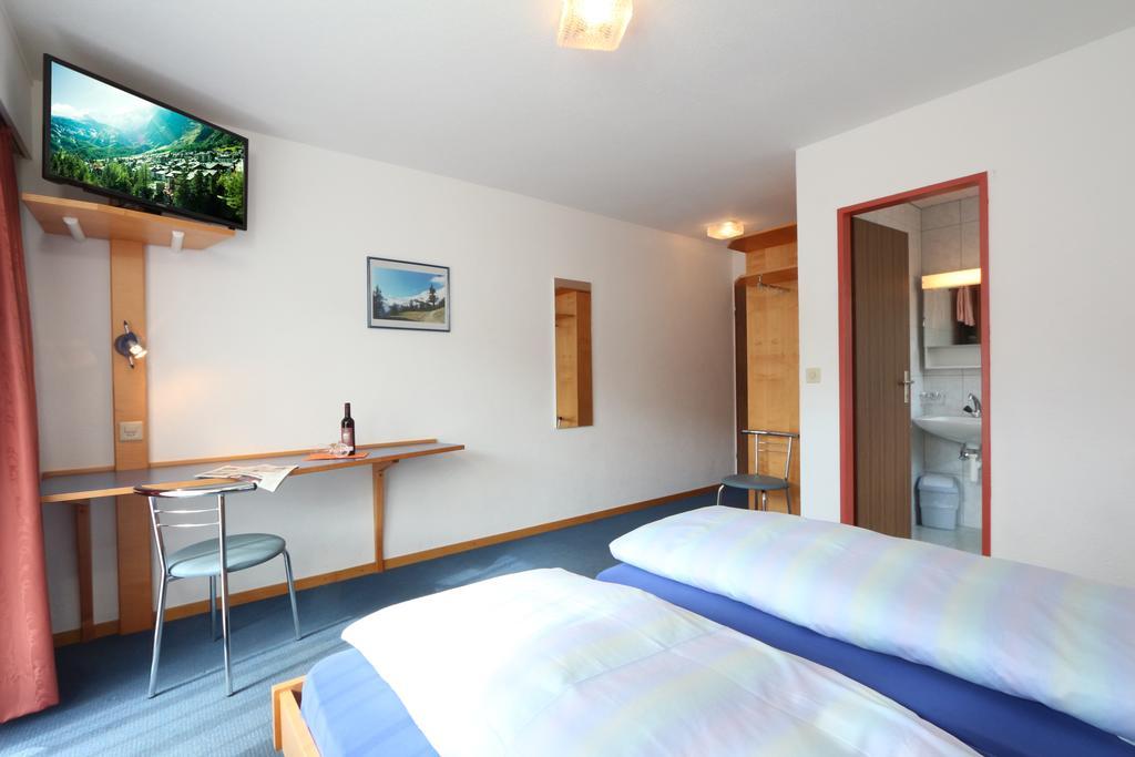 Hotel Garni Domino Saas Fee Exteriör bild