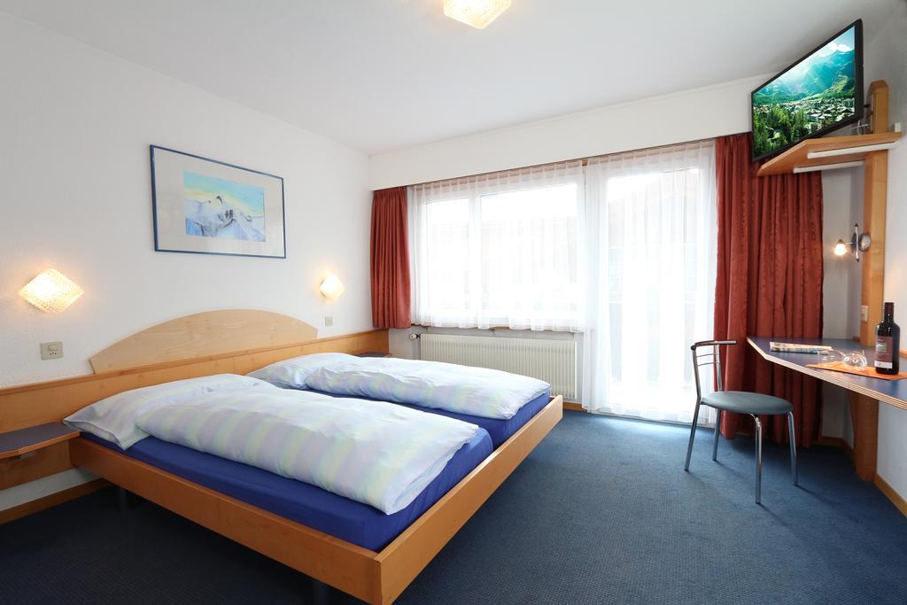 Hotel Garni Domino Saas Fee Exteriör bild