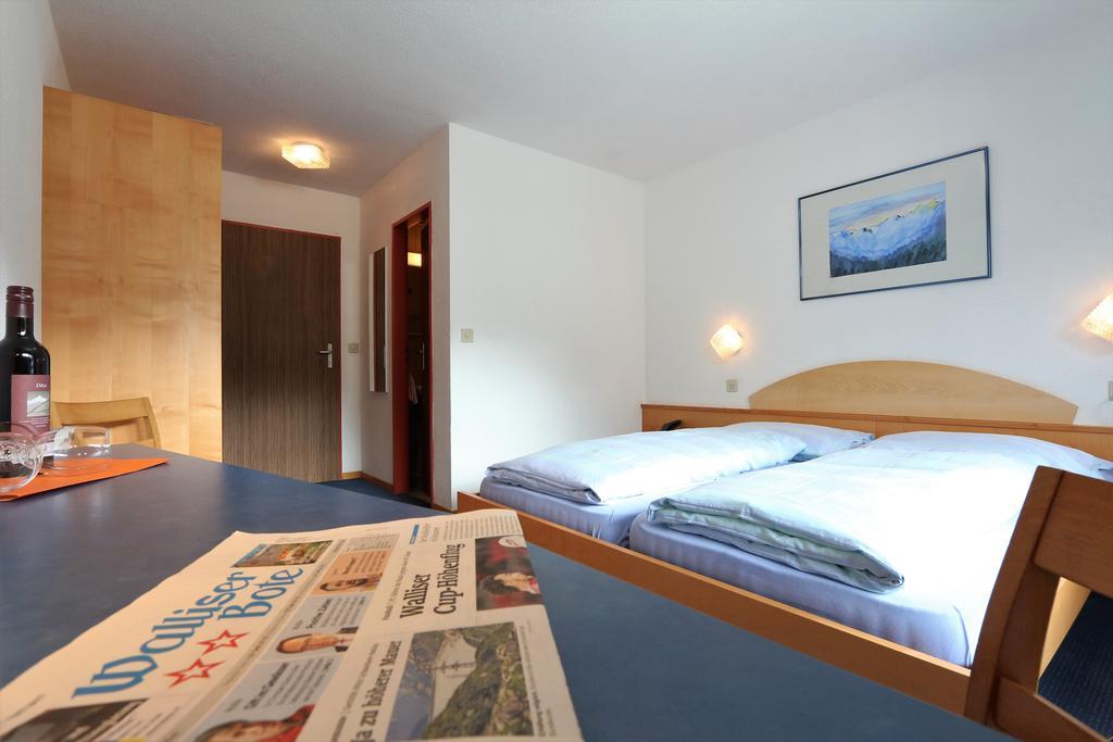 Hotel Garni Domino Saas Fee Exteriör bild