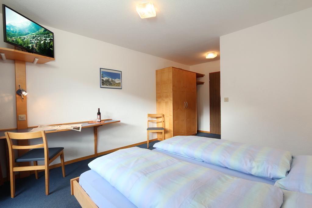 Hotel Garni Domino Saas Fee Exteriör bild