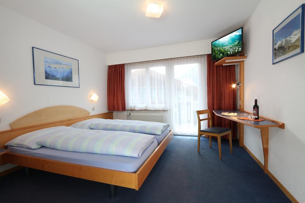 Hotel Garni Domino Saas Fee Exteriör bild